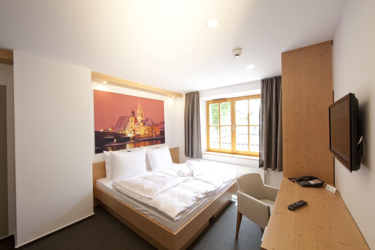 "Beim Butz" Hotel Worth an der Donau Szoba fotó